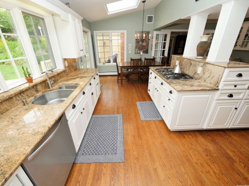 28 Little Harbor Rd, Mount Sinai NY  11766-1208 exterior