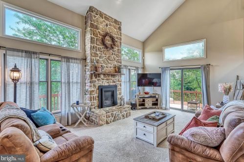 1015 Country Club Rd, Camp Hill PA  17011-1049 exterior