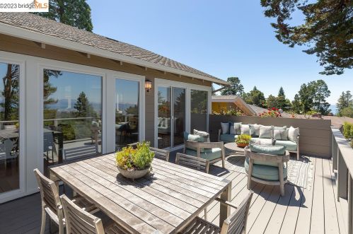 6361 Ascot Dr, Oakland CA 94611-1710 exterior