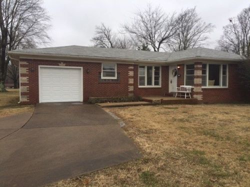 707 Chestnut St, Murray, KY 42071-2072