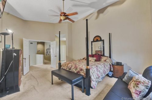 955 203 Ave, Hollywood FL  33029-3440 exterior