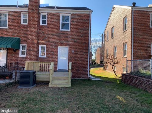 37 Underwood Pl, Washington, DC 20012-2117