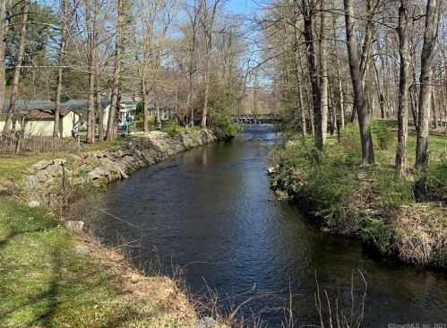 25 Arrowhead Rd, Wilton CT  06897-4402 exterior