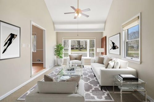 2810 Hedge St, Yorktown Hgts NY  10598-3039 exterior