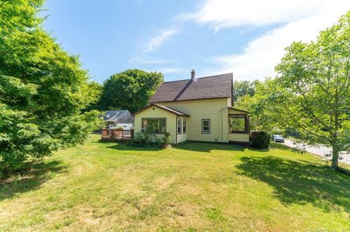 59 Newton St, Norwich, CT 06360-4903