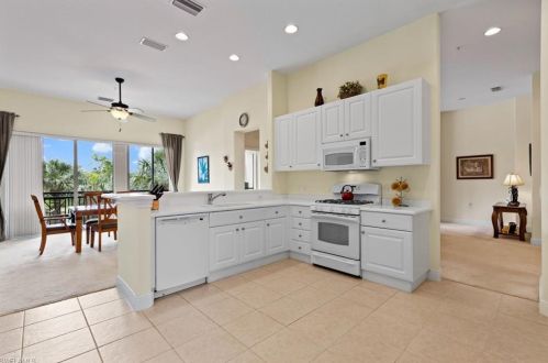 3142 Aviamar Cir, Naples, FL 34114-9594