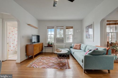 250 Farragut St, Washington, DC 20011-4181