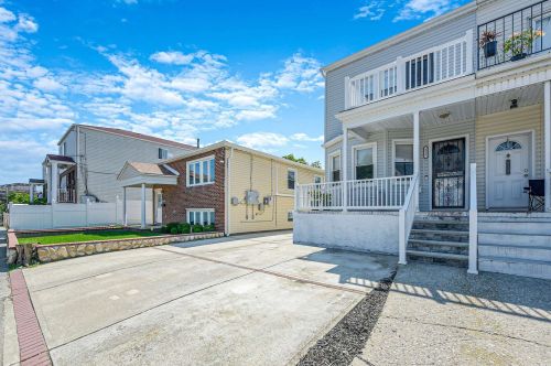 333 Beach 86th St, Far Rockaway, NY 11693-1417