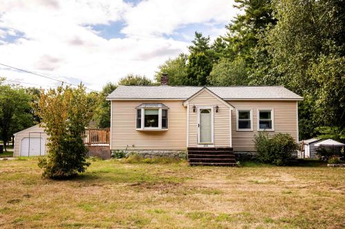 208 Lawrence Rd, Salem NH  03079-3905 exterior