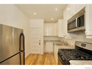 300 Corlies Ave, New Rochelle NY  10803-2104 exterior