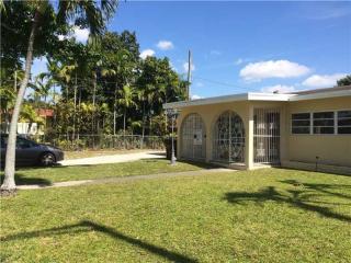 6285 6th Ave, Hialeah FL  33012-6528 exterior