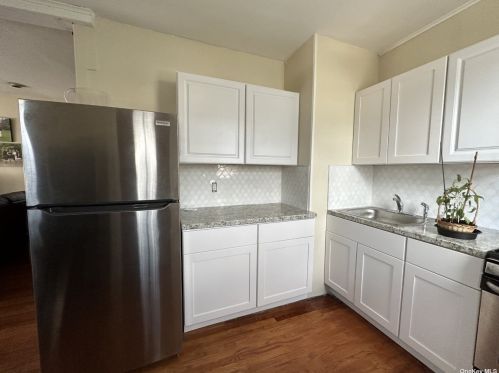 402 Bch 9 St, Far Rockaway NY  11691-5522 exterior