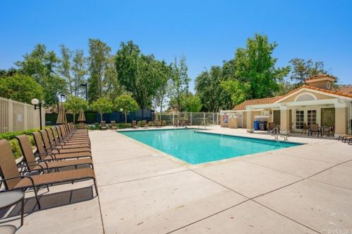 372 Turin St, Calabasas CA  91377-5527 exterior