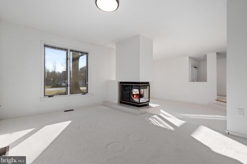 12015 Walnut Branch Rd, Herndon VA  20194-5616 exterior