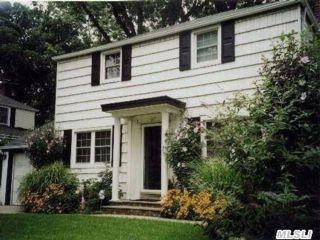 97 Alfred Rd, North Merrick, NY 11566-3017