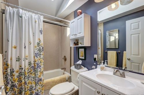 51 Westwood Rd, Milford CT  06461-2752 exterior