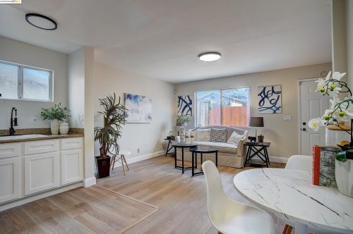 4732 Congress Ave, Oakland CA 94601-5406 exterior