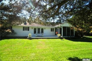605 Leeward Dr, Southold, NY 11971-3809