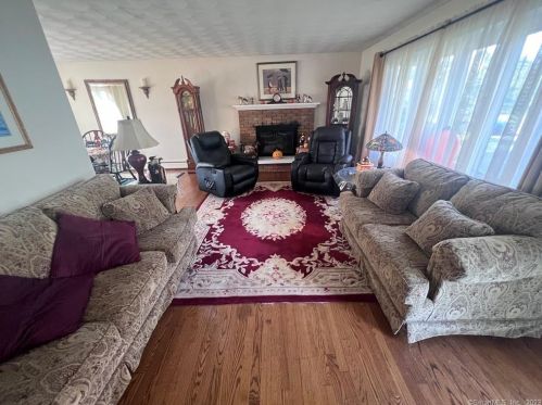 30 Alden Ave, Bridgeport, CT 06611-3135