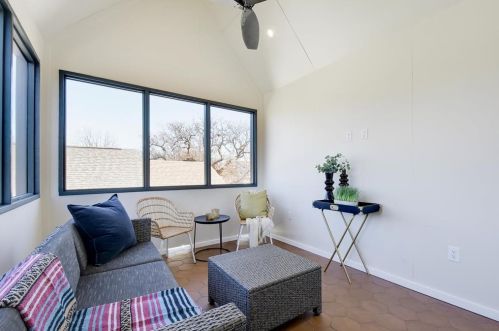 4907 Delores Ave, Austin TX 78721-2107 exterior