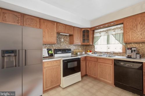 1715 Dartmouth Dr, Norristown, PA 19401-5412