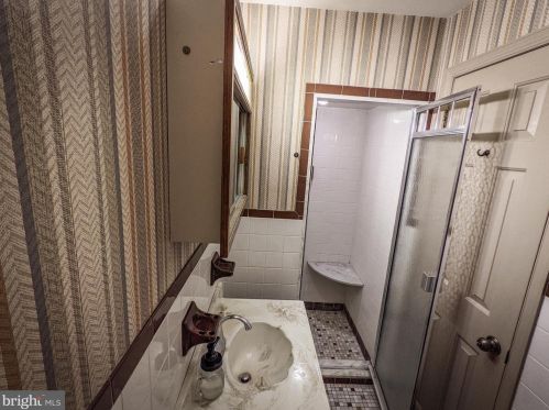 619 Davis Rd, Cheltenham PA  19012-1636 exterior