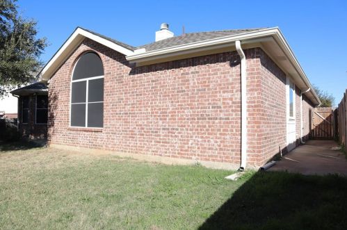 1703 Treasure Cay Dr, Midlothian TX  76063-8537 exterior