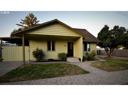 609 4th St, Grand Island, OR 97114-9747