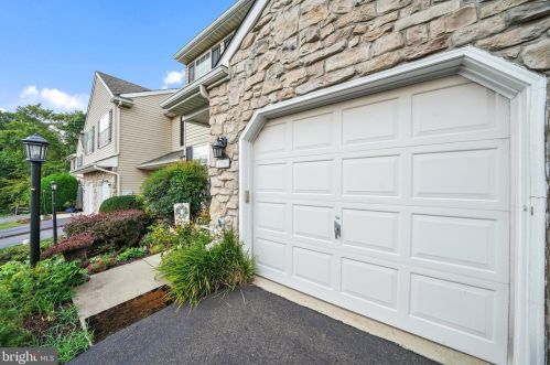 1306 Valley Dr, Lansdale, PA 19446-6648