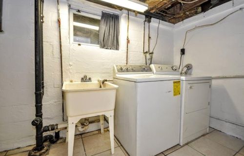 302 Sceneridge Rd, Mckeesport PA  15133-2222 exterior