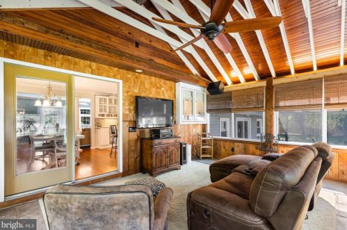 117 Monticello Dr, Riverton NJ 08077-4377 exterior