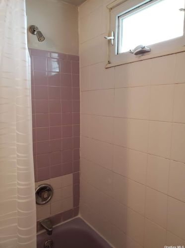 412 43rd St, North Lindenhurst NY  11757-2305 exterior