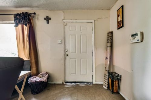 2751 Ann Arbor Ave, Dallas, TX 75216-6561