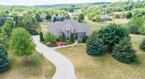 3728 Watercress Ct, Hubertus, WI 53033-9101
