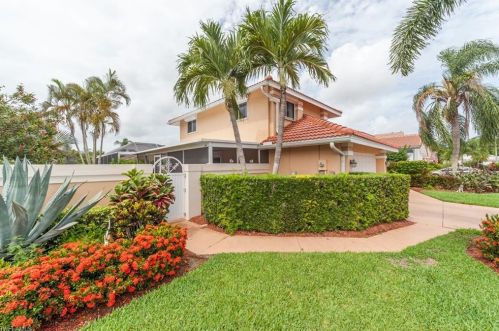 1256 Naples Lake Dr, Naples, FL 34104-6609