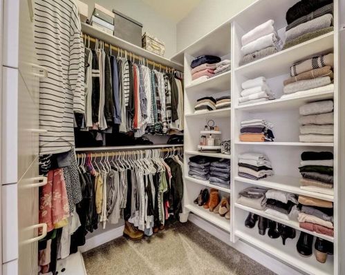 1947 Southwood Trl, West Bend WI  53090-8971 exterior