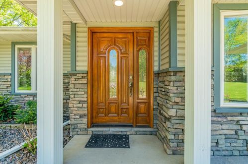 2711 10th St, Hobart, IN 46342-5323