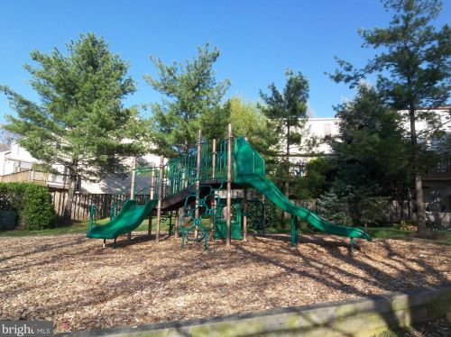 2998 Yarling Ct, Falls Church VA  22042-4476 exterior