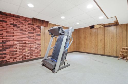 5515 Honey Crk Dr, Milwaukee WI 53221-4012 exterior