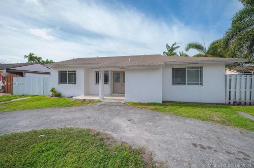 580 79th St, Hialeah, FL 33014-4223