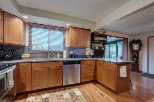 212 Edgefield Blvd, Marion OH 43302-5801 exterior