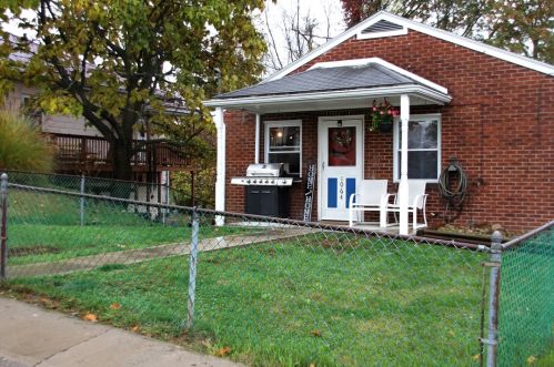 1064 Martin Ave, New Kensington, PA 15068-5018