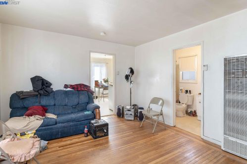 701 32 St, Oakland CA 94608-4304 exterior