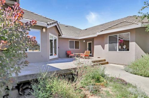 10000 Walter Welsher Ct, Gilroy CA  95020-9704 exterior