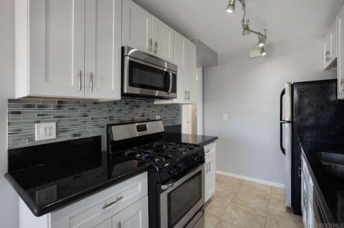 357 Los Arbolitos Blvd, Oceanside CA 92058-1526 exterior