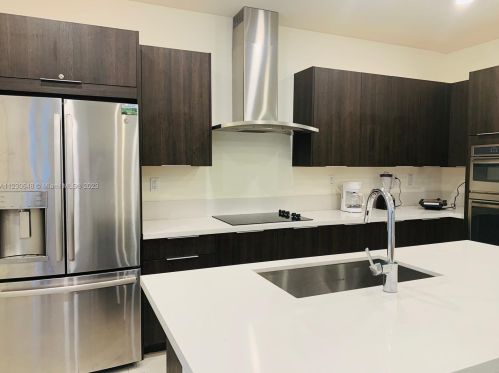 6671 104th Ave, Miami FL  33178-1329 exterior