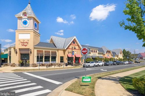 11 Broad Way, Lovettsville VA  20180-8608 exterior