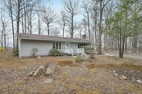37 Emperor Ln, Montgomery NY  12549-1919 exterior