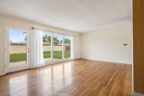 1411 Iroquois Ave, Long Beach, CA 90815-4651