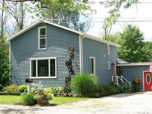 34 Academy St, Girard, PA 16417-1701